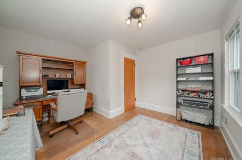 6 Harris St, Enfield CT 06082 exterior