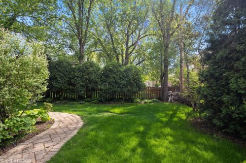 695 Mitchell Ave, Elmhurst IL 60126-4855 exterior