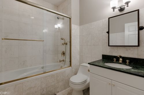 1512 Oakdale Ave, Chicago IL 60657-4011 exterior