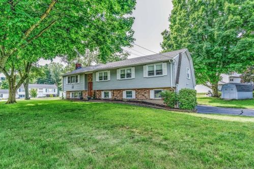 36 Surrey Dr, North Haven, CT 06473-1529