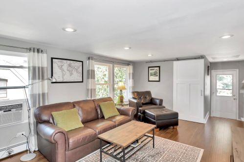 10751 Campbell Ave, Chicago, IL 60655-1223