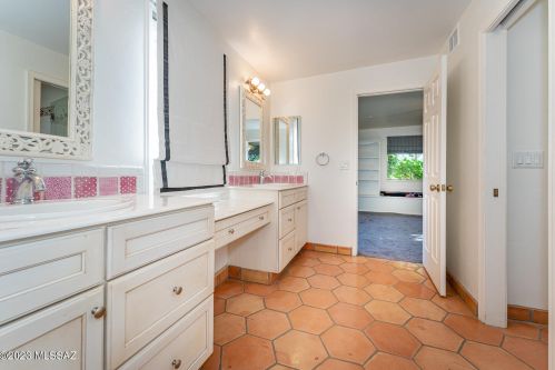 5925 Mina Vis, Tucson AZ 85718-4128 exterior