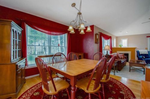 51 Berrios Hl Rd, Windsor CT 06095-1003 exterior