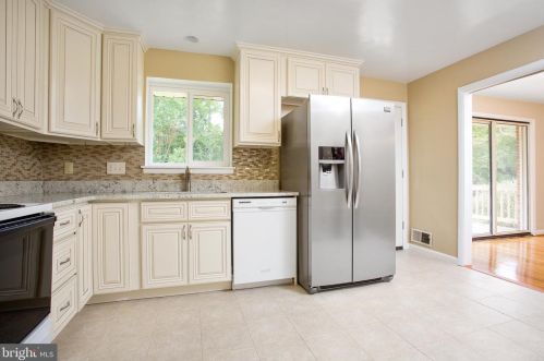 1708 Baldwin Dr, Mc Lean VA  22101-5048 exterior