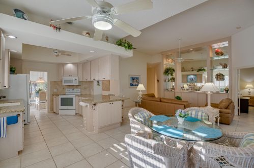 320 Bentley Cir, Fort Pierce FL 34986-2475 exterior