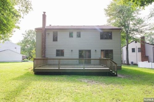 20 Michele Ct, Cresskill NJ  07626-1631 exterior