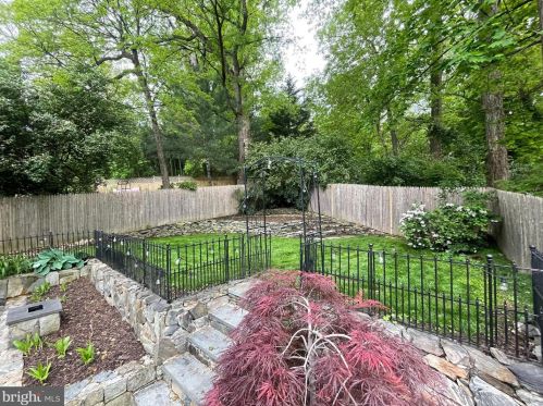 7426 Piney Branch Rd, Silver Spring MD 20901-4352 exterior