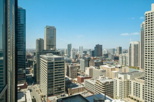 401 Wabash Ave, Chicago IL  60605-1208 exterior