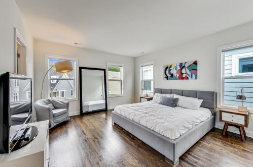 6082 Sauganash Ave, Chicago IL 60646 exterior