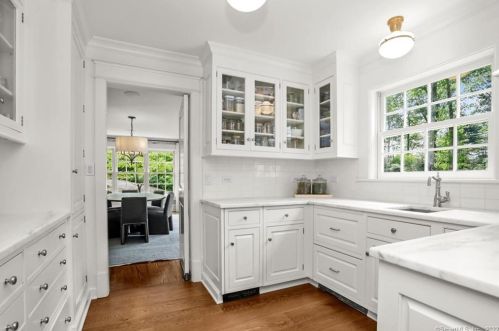 20 Partridge Holw Rd, Greenwich CT 06831-2663 exterior