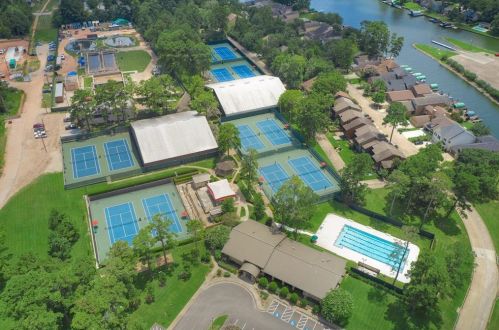 12222 Hawthorne Dr, Montgomery TX 77356-5449 exterior