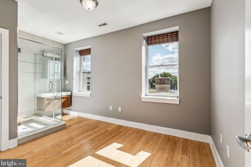 3146 Broad St, Philadelphia PA 19147-4919 exterior