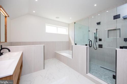 6627 Lincoln Dr, Philadelphia PA exterior