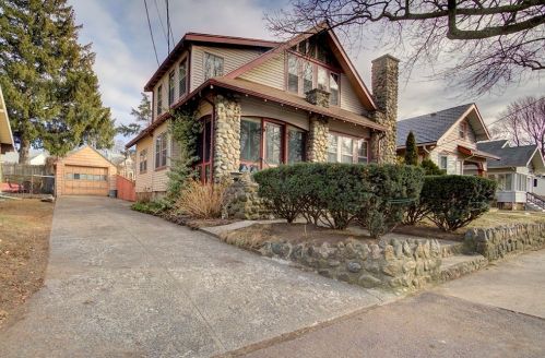 230 Lynn St, Peabody, MA 01960-6516