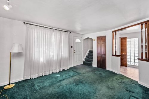 236 Meadowdell Dr, Pittsburgh, PA 15227-4018