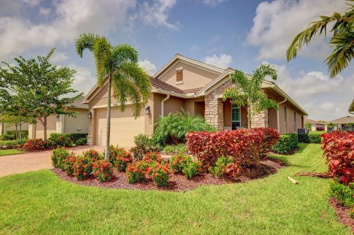 9516 Royal Poinciana Dr, Fort Pierce FL  34987-2506 exterior