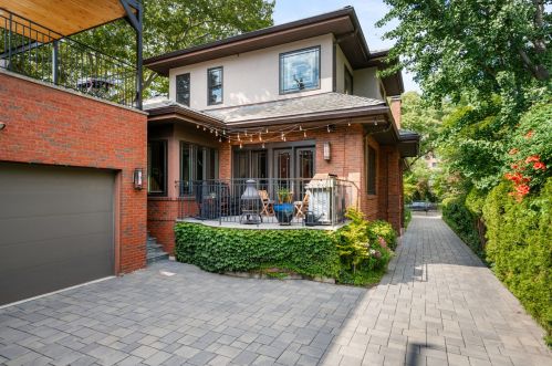 819 Castlewood Ter, Chicago IL  60640-4216 exterior