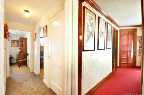 132 Walker St, Manchester CT 06040-4329 exterior