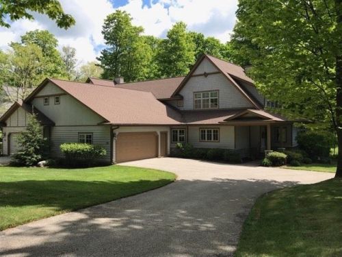 731 Greenway Dr, Harbor Springs, MI 49740-8848