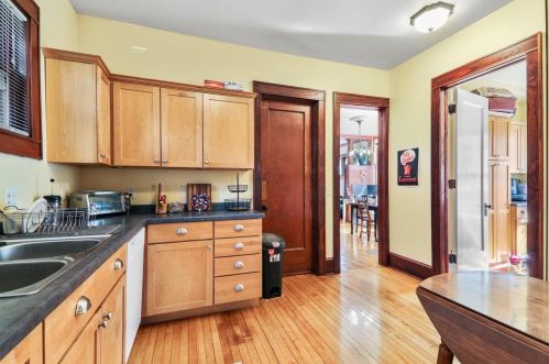 422 Baldwin St, Madison WI 53703-1746 exterior