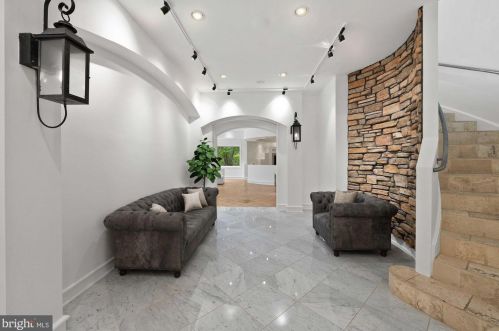 11705 Centurion Way, Rockville MD 20854-6419 exterior