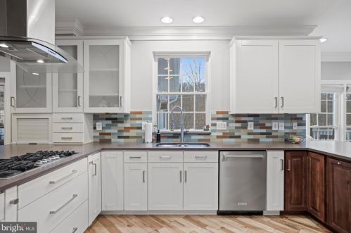 951 Rhonda Pl, Leesburg VA  20175-5632 exterior