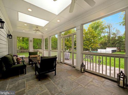 10717 Burbank Dr, Rockville MD 20854-1559 exterior