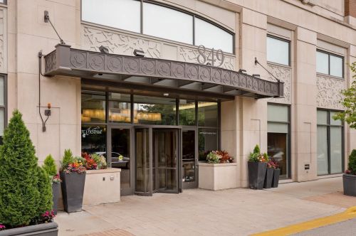 849 Franklin St, Chicago IL  60610-8793 exterior