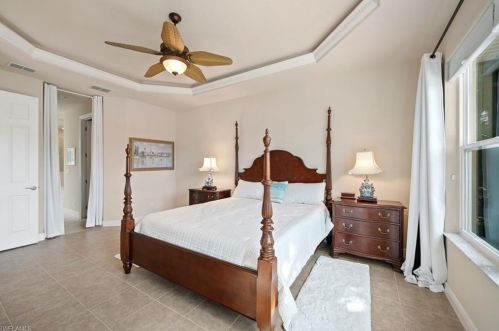 12628 Biscayne Ct, Naples FL 34105-4935 exterior