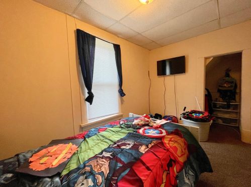 137 Grand Ave, Meskegon MI 49441 exterior