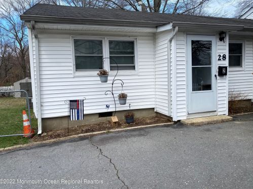 28 New Monmouth Rd, Middletown NJ  07748-2116 exterior