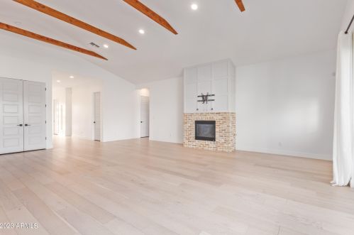 4239 42nd St, Phoenix AZ  85018-4207 exterior