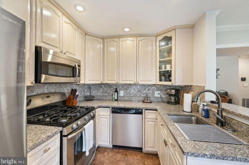 4659 Lambert Dr, Alexandria VA  22311-4942 exterior