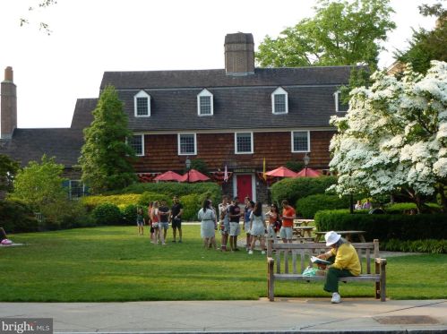 9 Palmer Sq, Princeton NJ 08542-3724 exterior