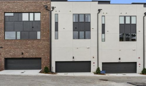 1284 Chelsea Cir, Atlanta GA  30318-1268 exterior