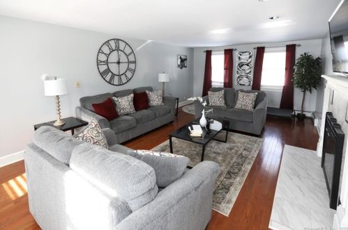 248 Carriage Way, Windsor CT 06095-2009 exterior