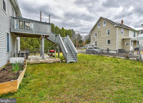 1 Hamilton Lk Dr, Trenton NJ 08619-3437 exterior