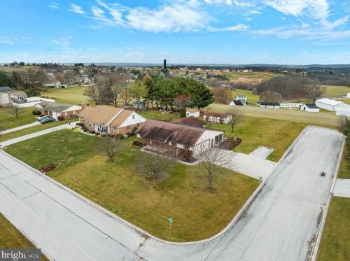 106 Lee Ann Ct, Hanover PA 17331-9560 exterior