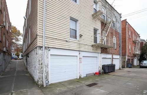 337 238th St, Bronx NY  10470-1806 exterior