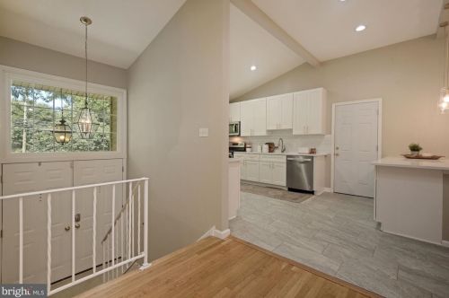 14105 Arctic Ave, Rockville, MD 20853-2618