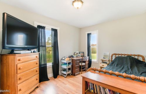 1758 Starr View Ln, Middlevle MI 49333-8061 exterior