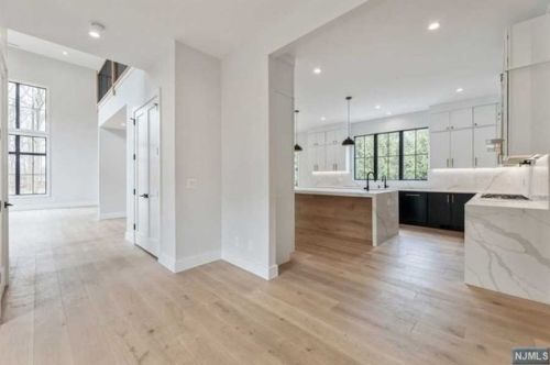 32 Pleasant St, Haworth NJ  07641-1929 exterior