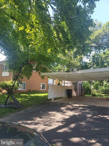 1622 Macon St, Mc Lean VA  22101-5127 exterior