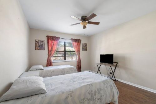 21092 Las Brisas Cir, Boca Raton FL  33433-4820 exterior