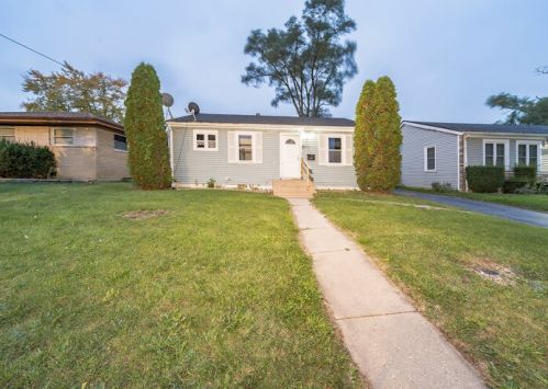 1320 Lorraine Pl, Waukegan IL exterior