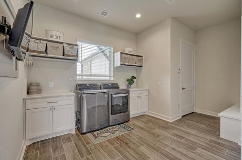 98 Lk Est Dr, Montgomery TX 77356-8066 exterior