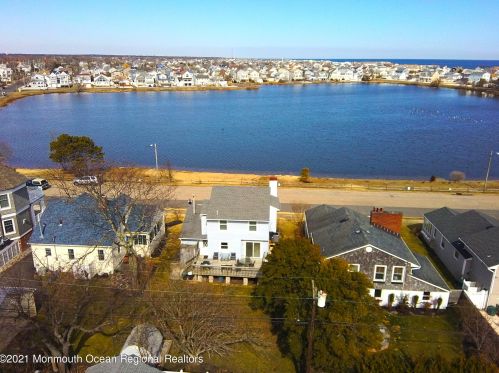 320 Elizabeth Ave, Point Pleasant Beach NJ 08742-4133 exterior