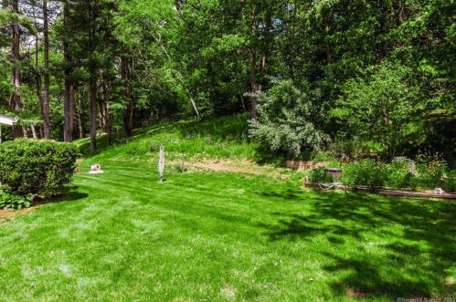 93 Sheridan Rd, Enfield CT 06082-4127 exterior