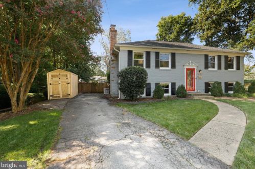 7934 Bayberry Dr, Alexandria, VA 22306-3215