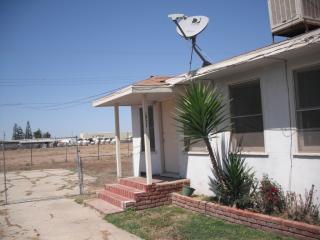 1721 Melody Ln, Bakersfield CA  93308-2223 exterior
